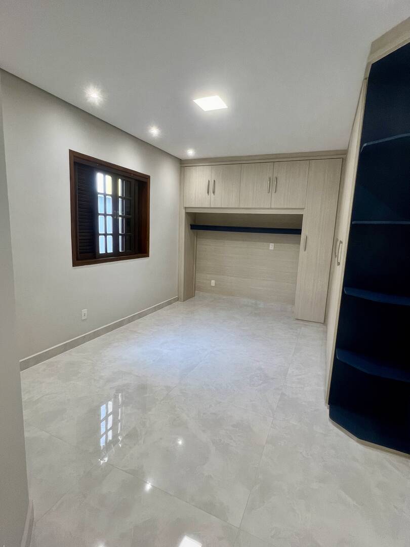 Casa à venda com 3 quartos, 210m² - Foto 8