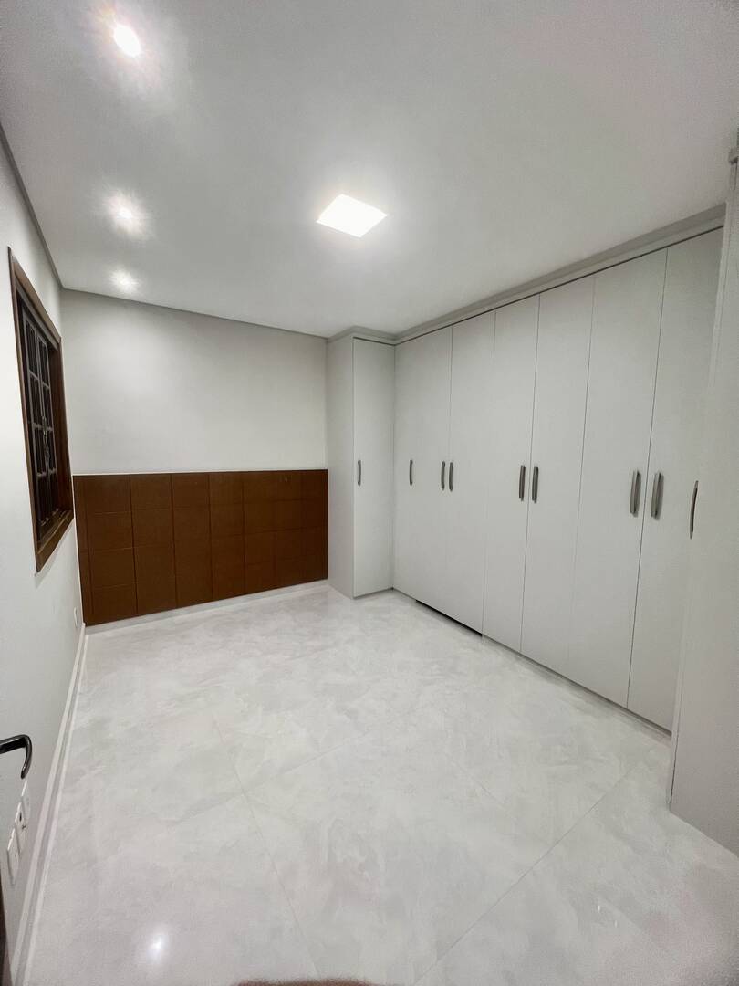 Casa à venda com 3 quartos, 210m² - Foto 14