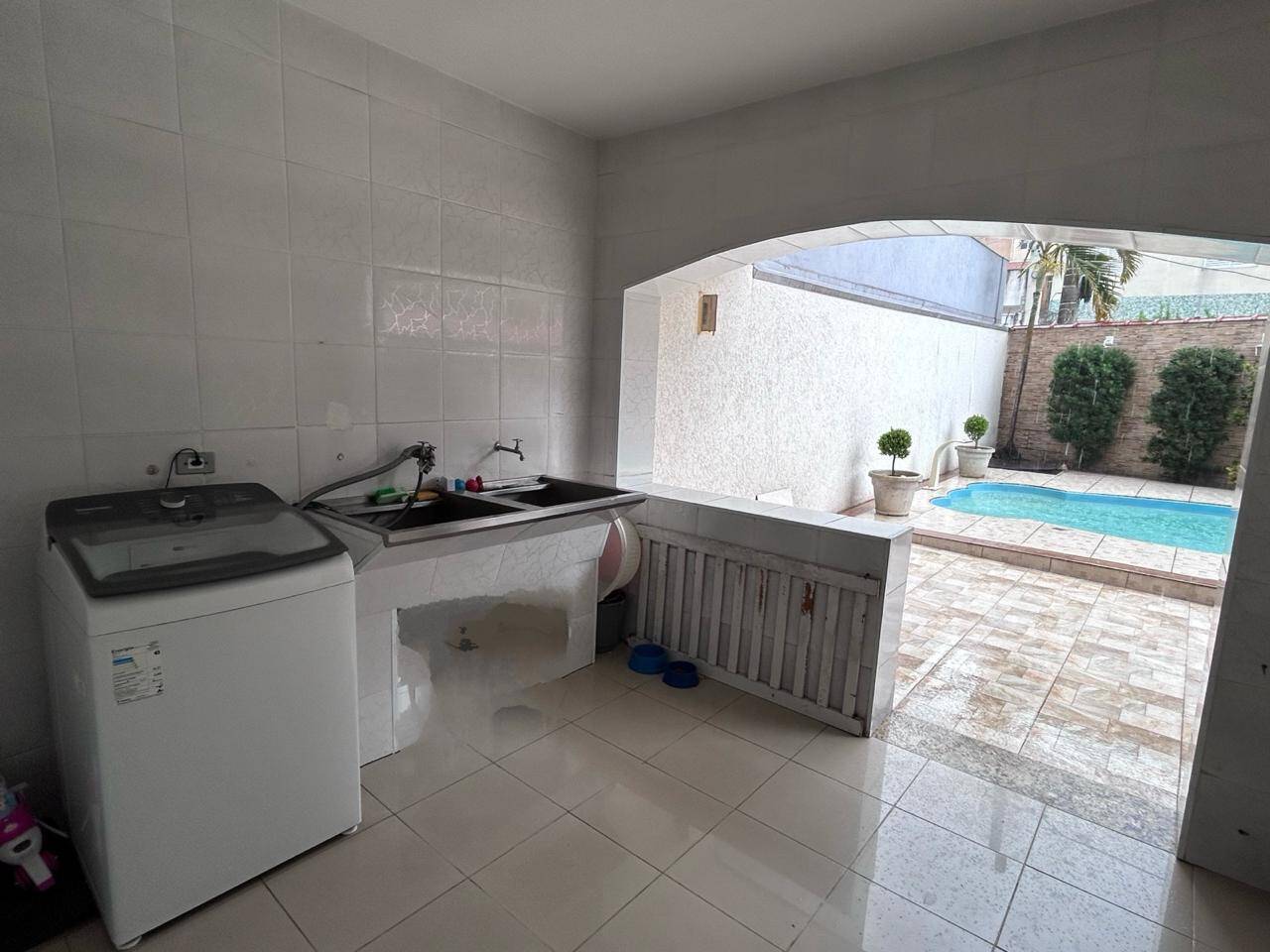 Casa à venda com 4 quartos, 250m² - Foto 6