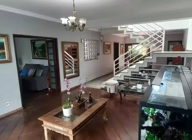 Sobrado à venda com 4 quartos, 265m² - Foto 1