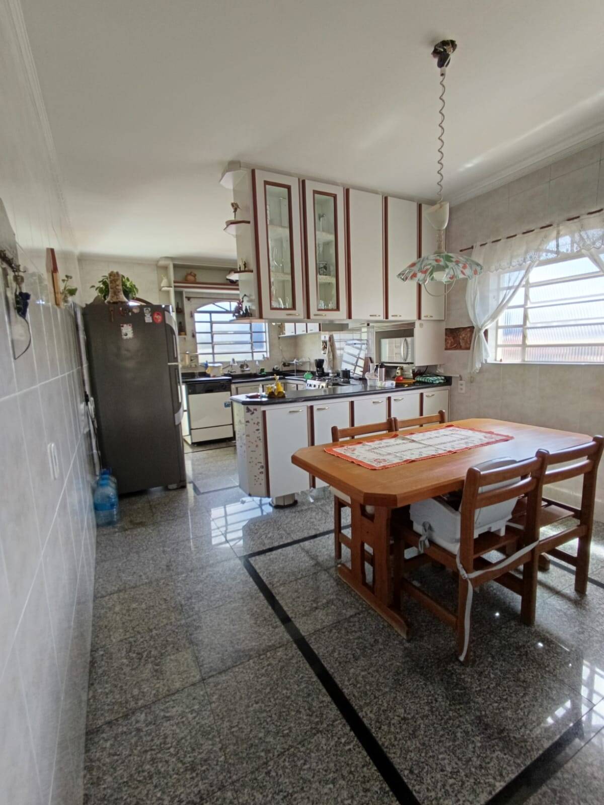 Casa à venda com 4 quartos, 230m² - Foto 2